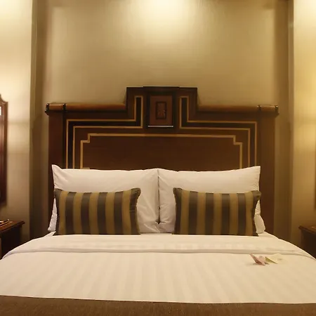 Herald Suites Polaris Makati City Exterior photo
