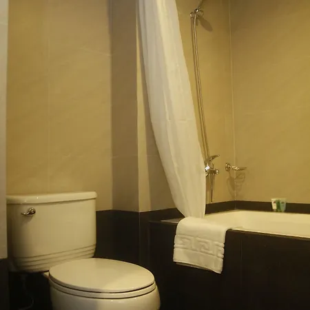 Herald Suites Polaris Makati City Exterior photo