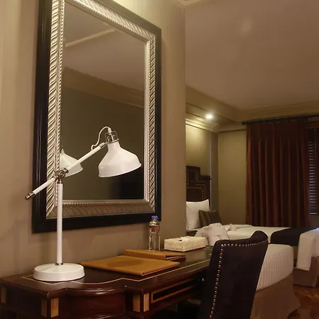 Herald Suites Polaris Makati City Exterior photo