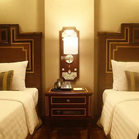 Herald Suites Polaris Makati City Exterior photo